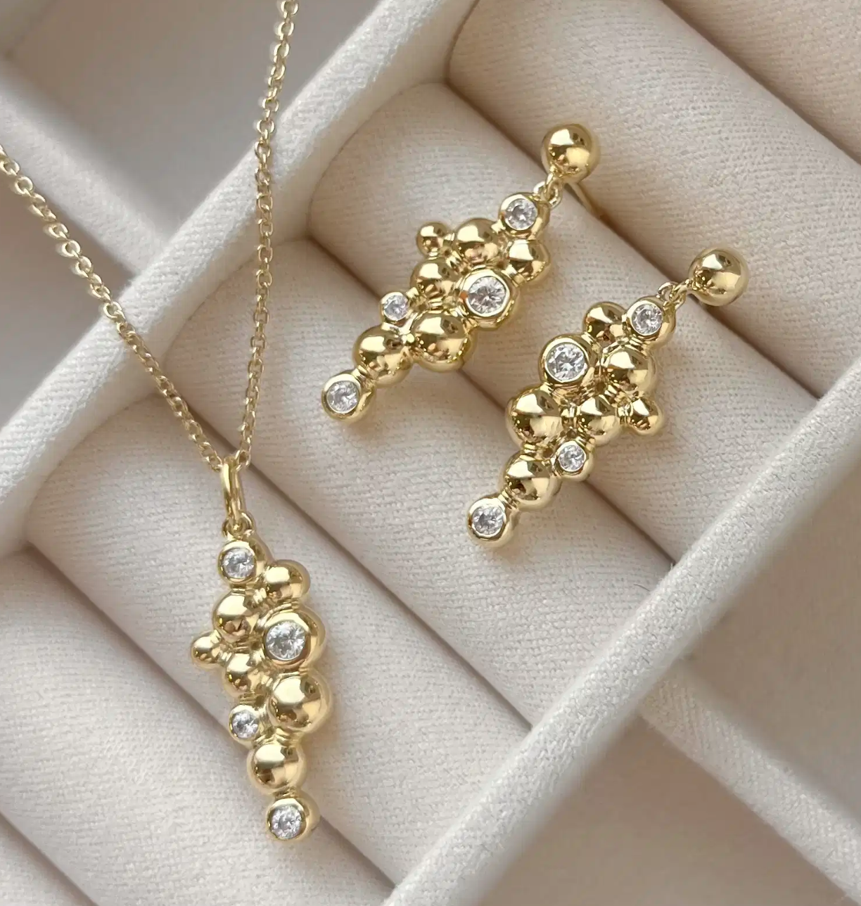 Vedhæng kugler cubic zir. sølv fg. m/kæde