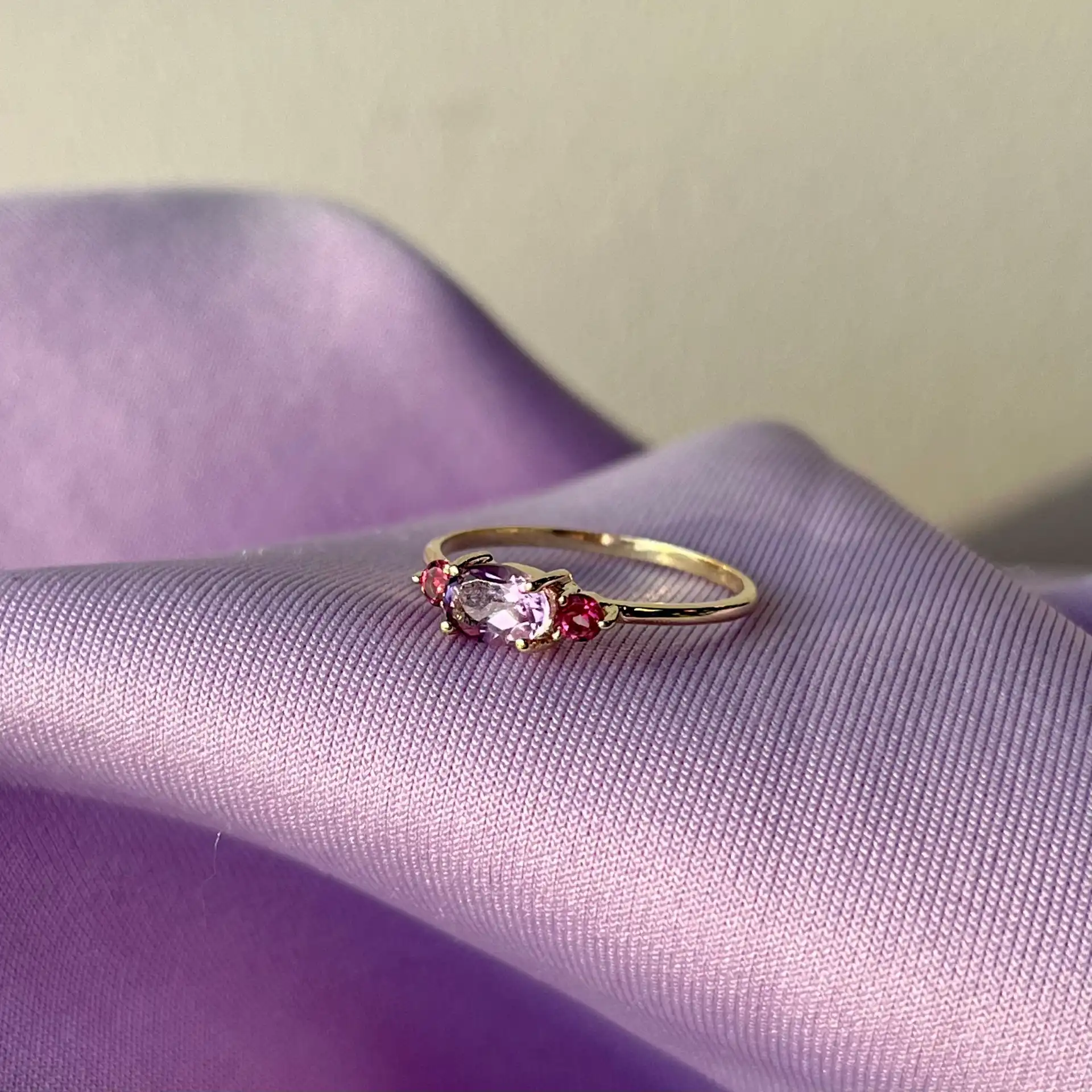 Ring i 8 kt. m. ametyst