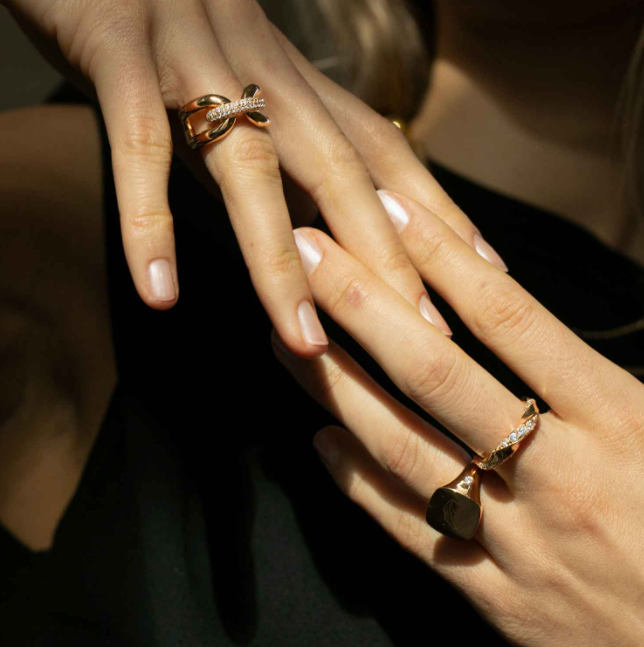 Ring Ferrara, forgyldt sølv med hvide zirkonia - Sct. Mathias Ure & Guld