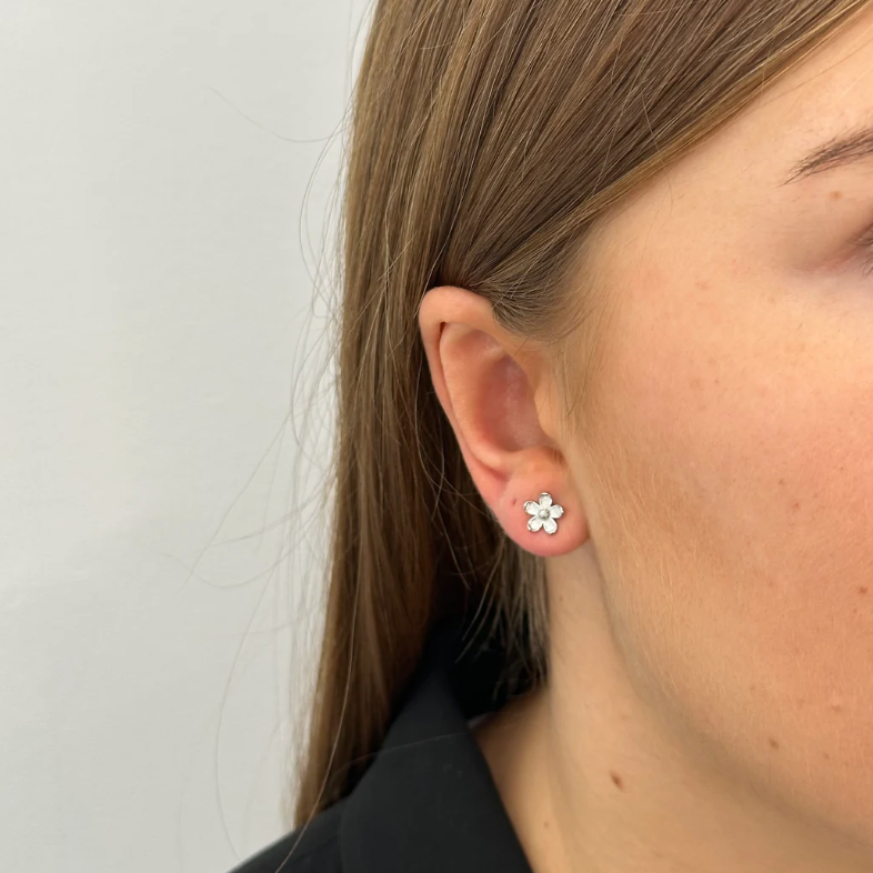 Sistie 2ND stål ørestikker Camellia